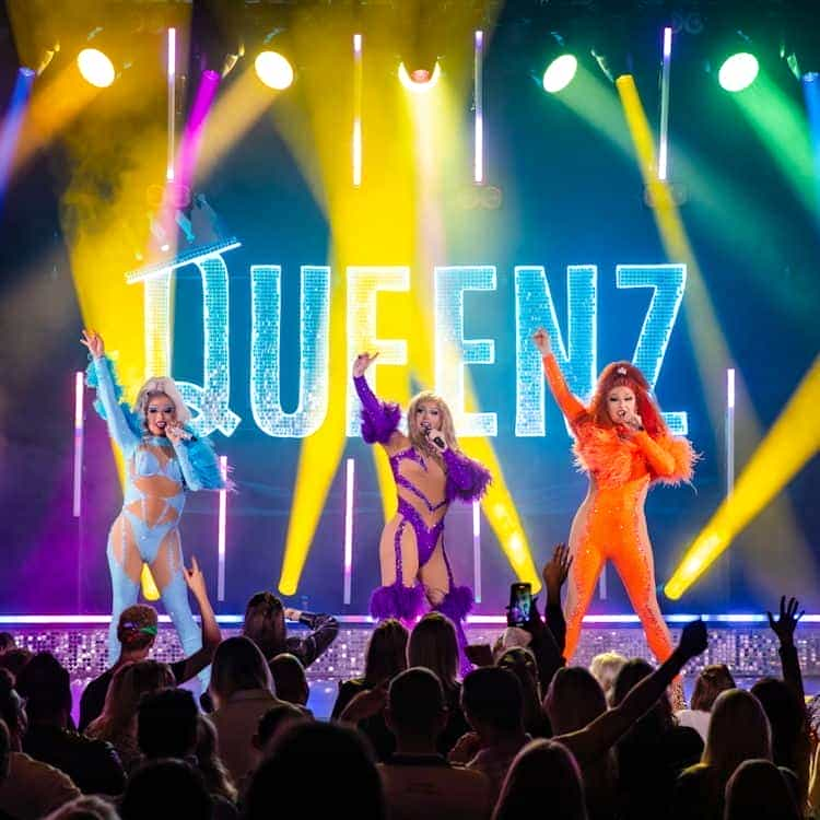 Queenz - The Show With Balls