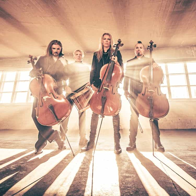 Apocalyptica Plays Metallica