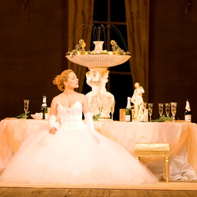 Ellen Kent's La Traviata