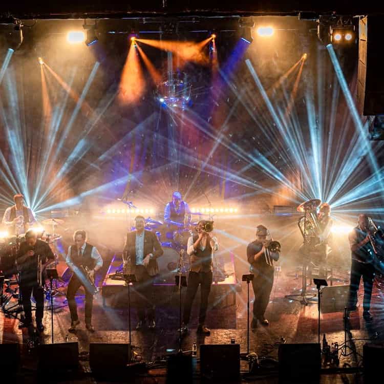  Old Dirty Brasstards - A 10-Piece Brass Band Perform Oasis