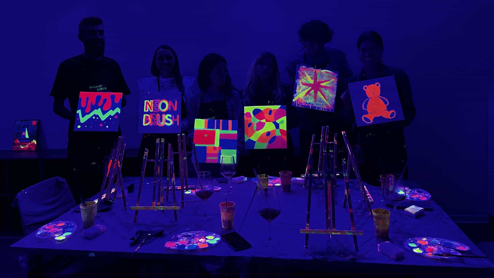 Neon Brush - Paint in the Dark Experience