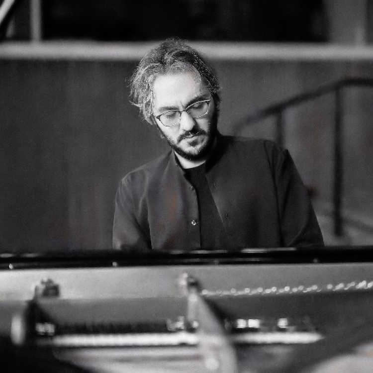 Alexander Gadjiev piano