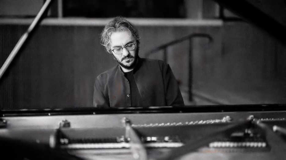 Alexander Gadjiev piano