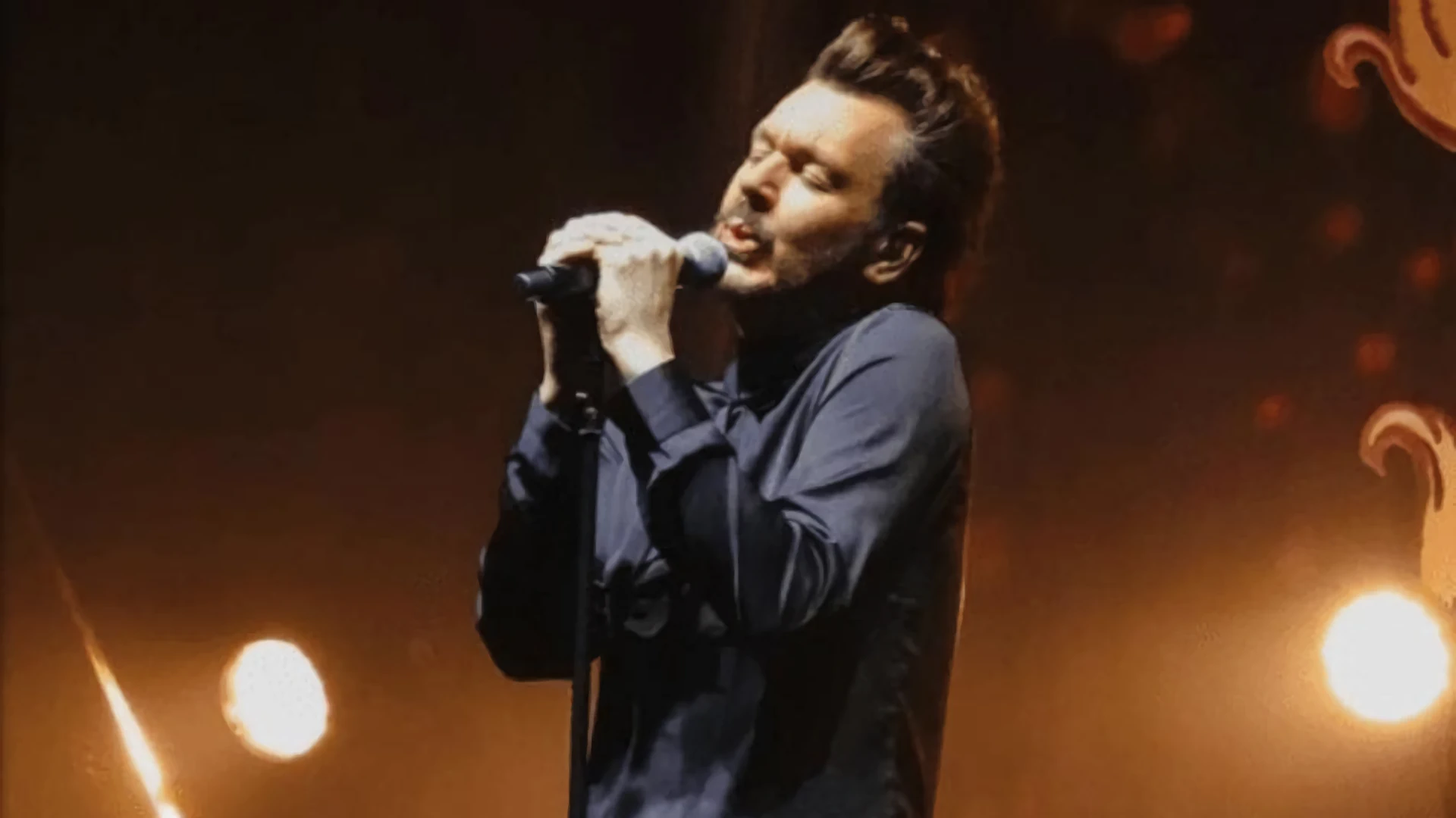 Gareth Taylor and his Queenies - A Performance of Queen's Music