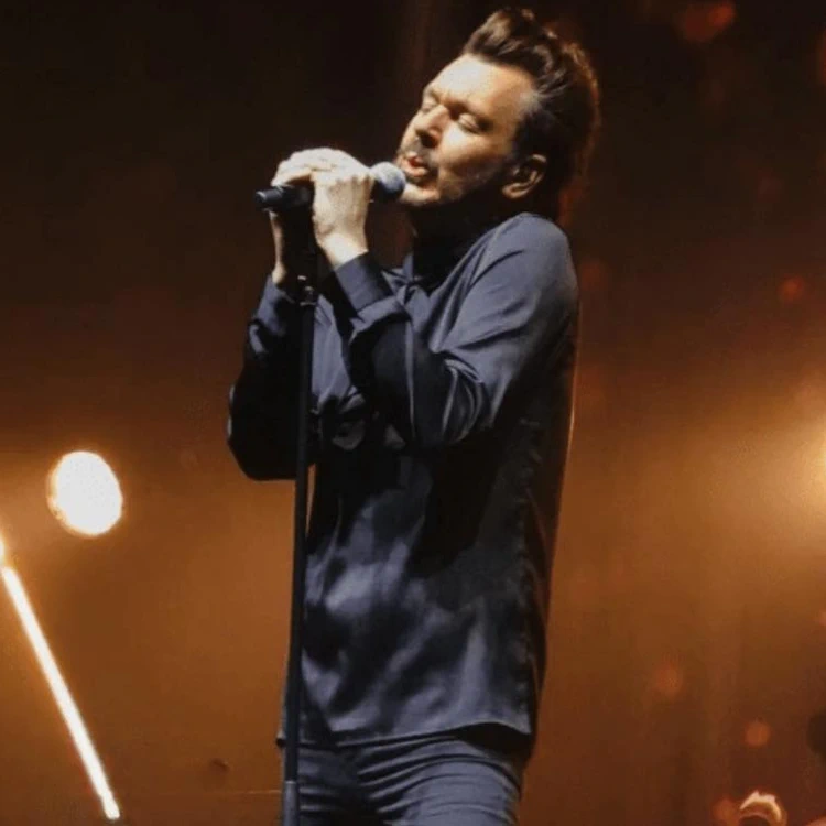 Gareth Taylor and his Queenies - A Performance of Queen's Music