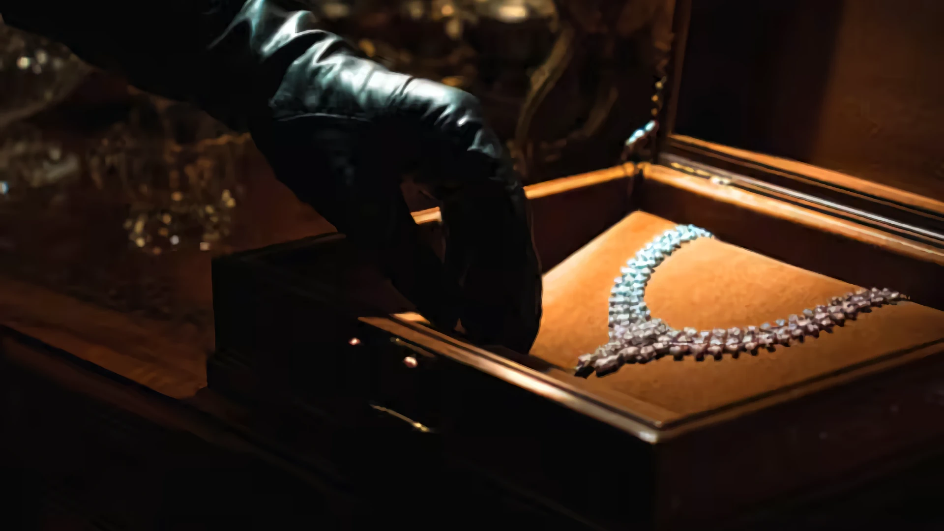 The Jury Experience - Diamonds, Lies and a Dead Man