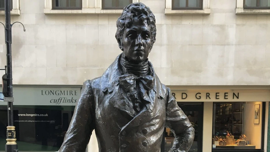 Rich People Behaving Badly Walking Tour